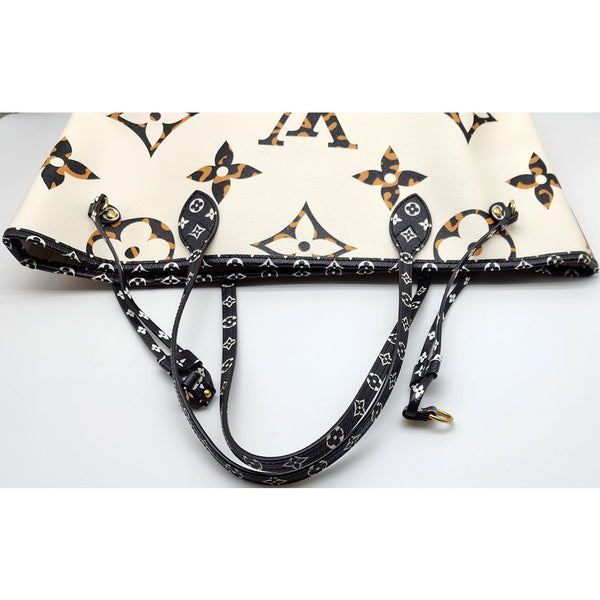 Louis Vuitton Giant Jungle MM Monogram Canvas Tote In Like New Condition