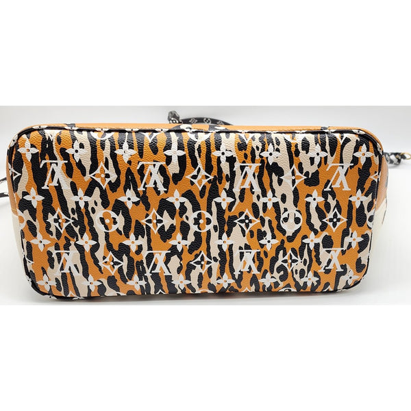 Louis Vuitton Giant Jungle MM Monogram Canvas Tote with Pochette | Like New Condition