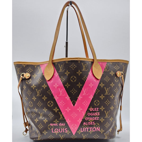 Louis Vuitton Neverfull Monogram V In Monogram Canvas Tote with Pochette in Excellent Condition