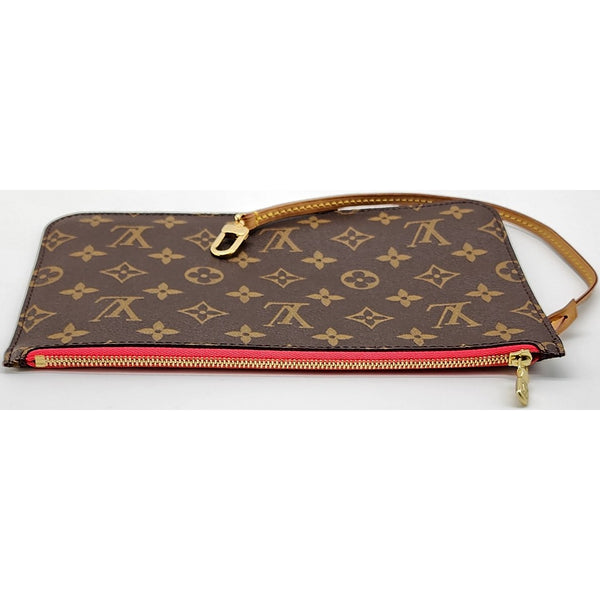 Louis Vuitton Neverfull Monogram V MM Pochette In Monogram Canvas in Excellent Condition