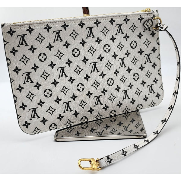 Louis Vuitton Neverfull MM Tote w/Pochette in Monogram Canvas | Like New Condition
