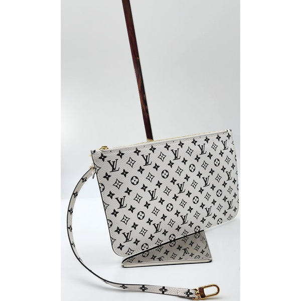 Louis Vuitton Neverfull MM Pochette in Monogram Canvas | Like New Condition