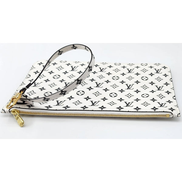 Louis Vuitton Neverfull MM Pochette in Monogram Canvas | Like New Condition