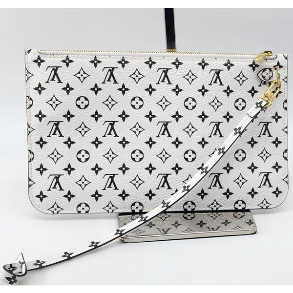 Louis Vuitton Monogram Giant  MM Canvas Pochette | Mint Condition