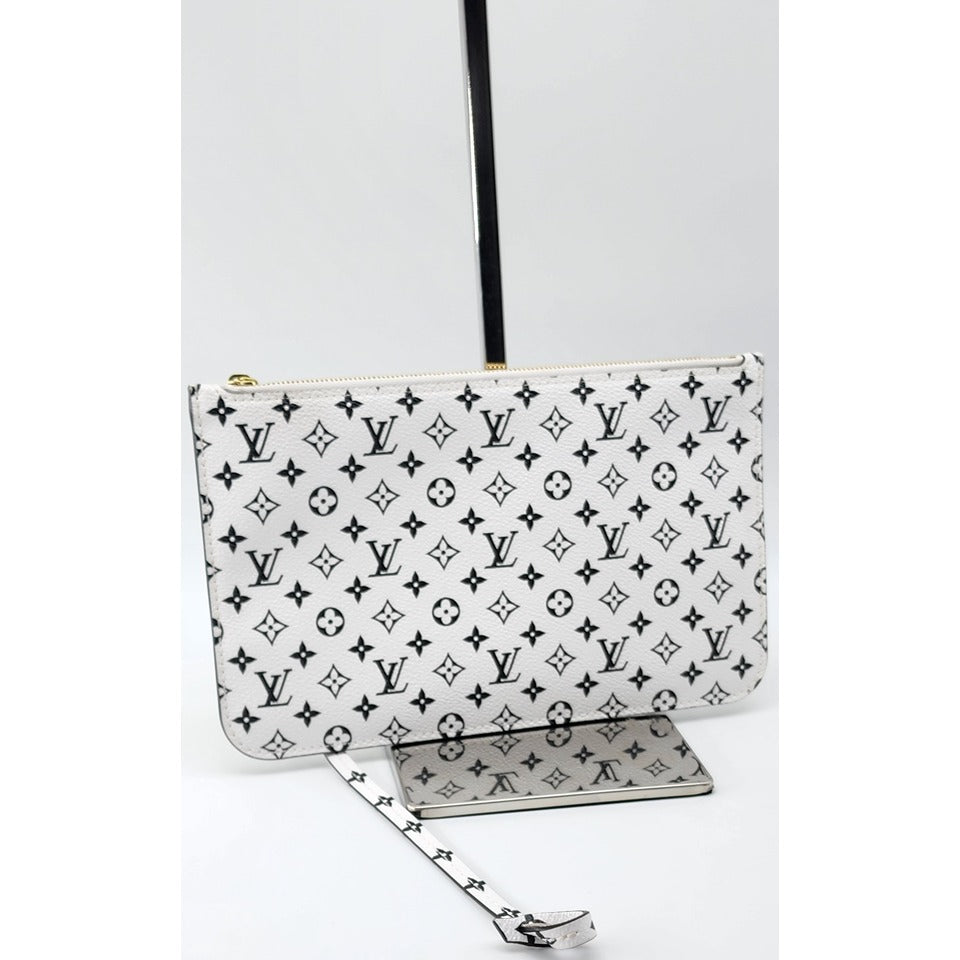 Louis Vuitton Monogram Giant  MM Canvas Pochette | Mint Condition