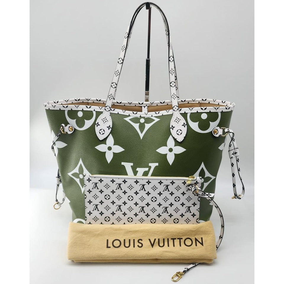 Louis Vuitton Neverfull MM Tote w/Pochette in Monogram Canvas | Like New Condition
