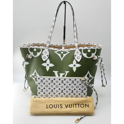 Louis Vuitton Neverfull MM Tote w/Pochette in Monogram Canvas | Like New Condition