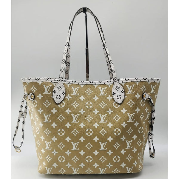 Louis Vuitton Neverfull MM Tote w/Pochette in Monogram Canvas | Like New Condition