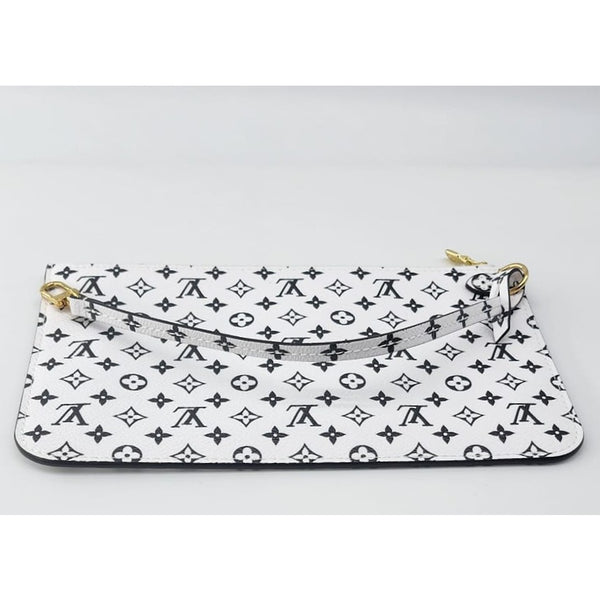 Louis Vuitton Neverfull MM Pochette in Monogram Canvas | Like New Condition