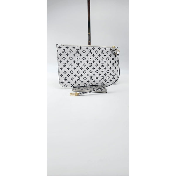 Louis Vuitton Neverfull MM Tote w/Pochette in Monogram Canvas | Like New Condition