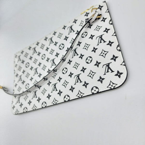 Louis Vuitton Neverfull MM Pochette in Monogram Canvas | Like New Condition