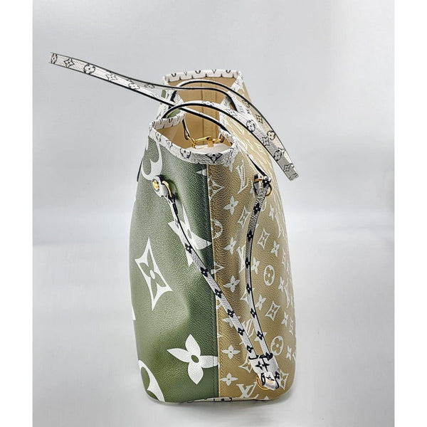 Louis Vuitton Neverfull MM Tote w/Pochette in Monogram Canvas | Like New Condition