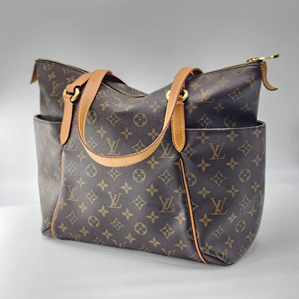 Louis Vuitton Totally MM Monogram Canvas Shoulder Bag in Mint Condition