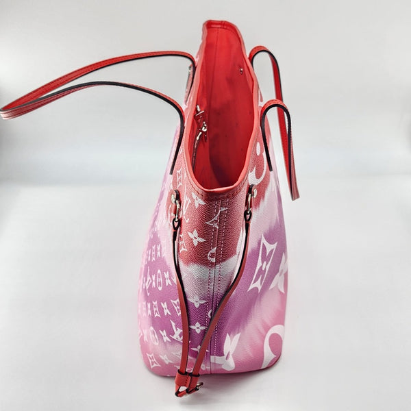 Louis Vuitton Escale Neverfull MM Tote In Like New Condition