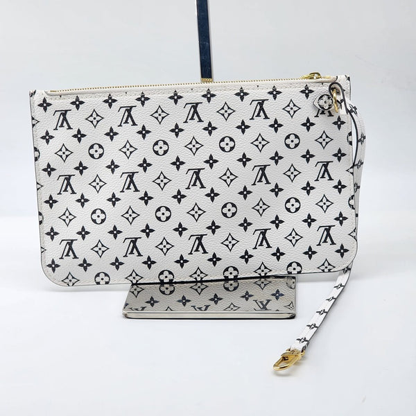 Louis Vuitton Monogram Giant MM Tote With Pochette In Like New Condition