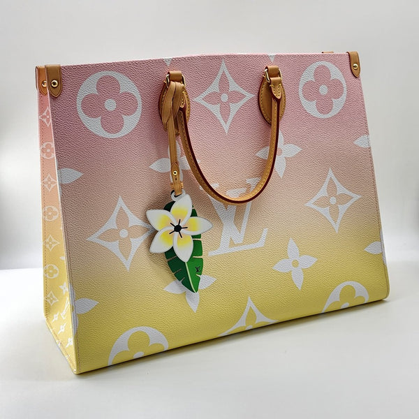 Louis Vuitton Monogram Giant By The Pool Onthego GM Tote In Like New Condition