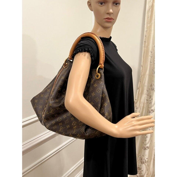 Louis Vuitton Artsy MM Monogram Canvas Hobo Bag in Excellent Condition