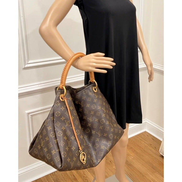 Louis Vuitton Artsy MM Monogram Canvas Hobo Bag in Excellent Condition