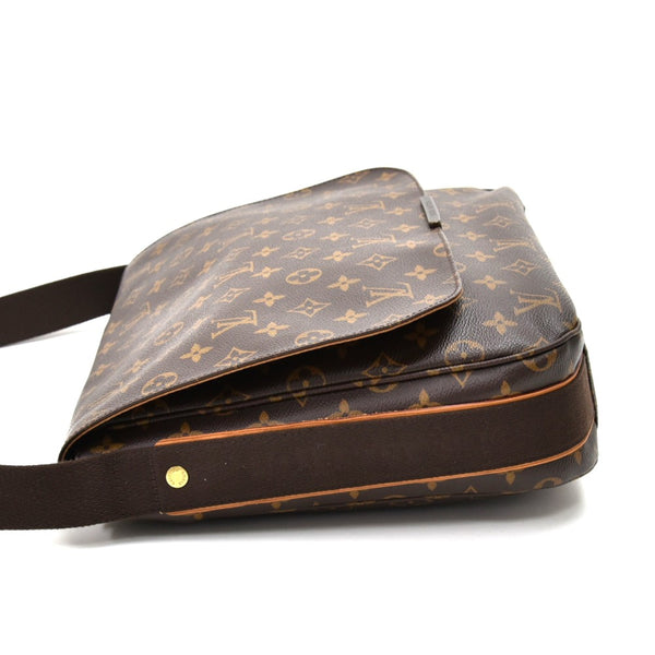 Louis Vuitton Beaubourg MM Monogram Canvas Messenger Bag