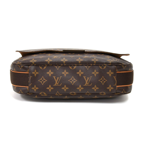Louis Vuitton Beaubourg MM Monogram Canvas Messenger Bag