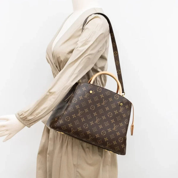 Louis Vuitton Montaigne MM Shoulder bag in Monogram Canvas | Like New Condition
