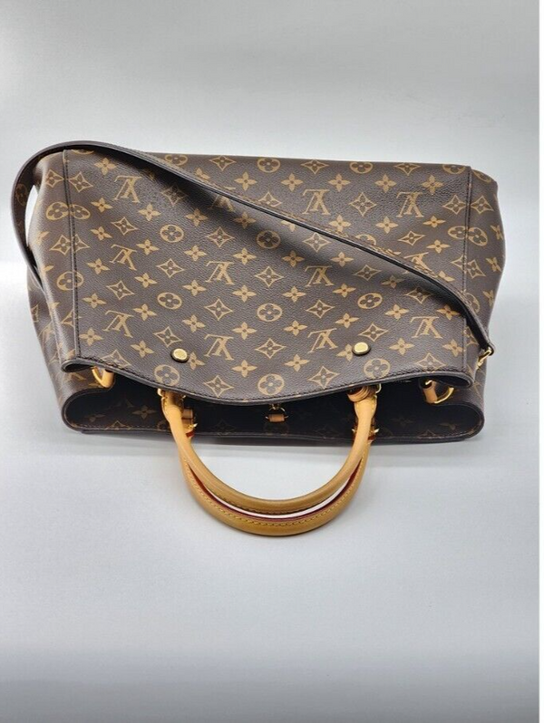 Louis Vuitton Montaigne MM Shoulder bag in Monogram Canvas | Like New Condition
