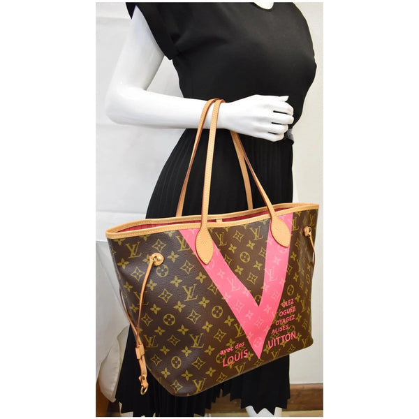 Louis Vuitton Monogram V MM Tote w/Authenticity Certificate in Excellent Condition