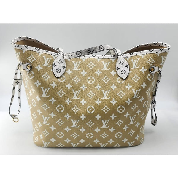 Louis Vuitton Neverfull MM Tote w/Pochette in Monogram Canvas | Like New Condition