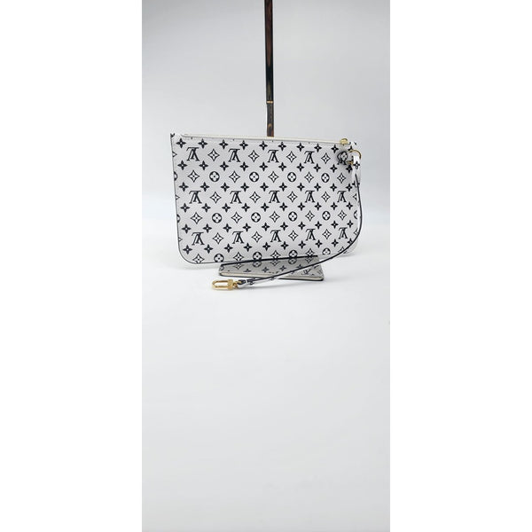 Louis Vuitton Neverfull MM Pochette in Monogram Canvas | Like New Condition