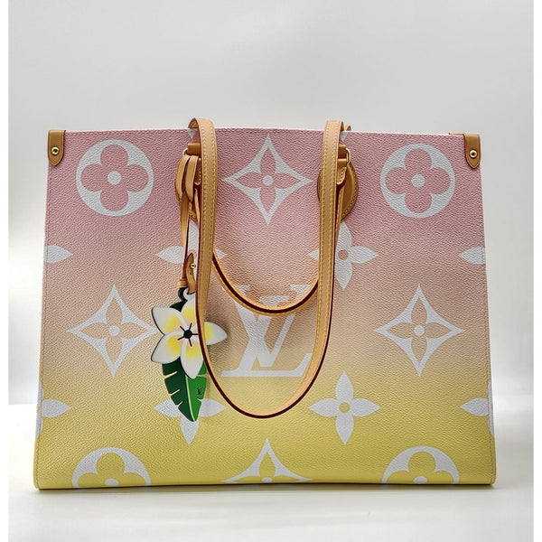 Louis Vuitton Monogram Giant By The Pool Onthego GM Tote In Like New Condition