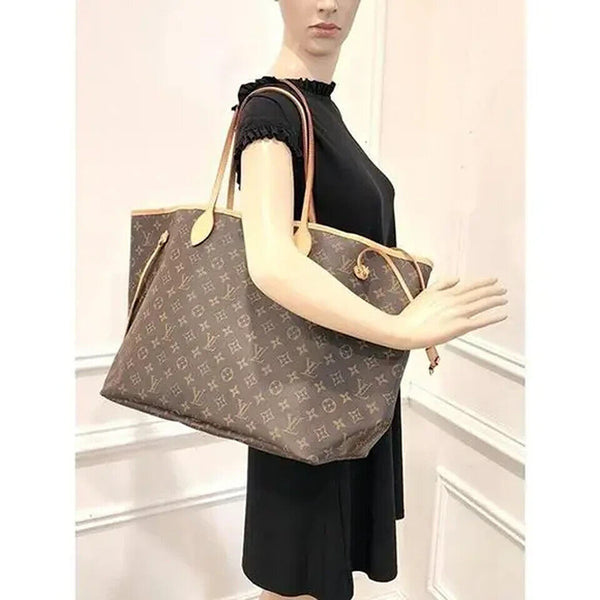 Louis Vuitton Neverfull GM Tote W/Pochette in Monogram Canvas in Mint Condition